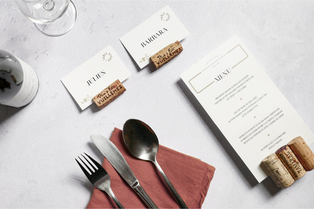 mélanie-et-david-mariage-2021-suisse-logo-vendange-vin-matrimonial-menu-restaurant-cartes-placement-invités-carte-graphiste-graphisme-atelier-tertre-étiquette